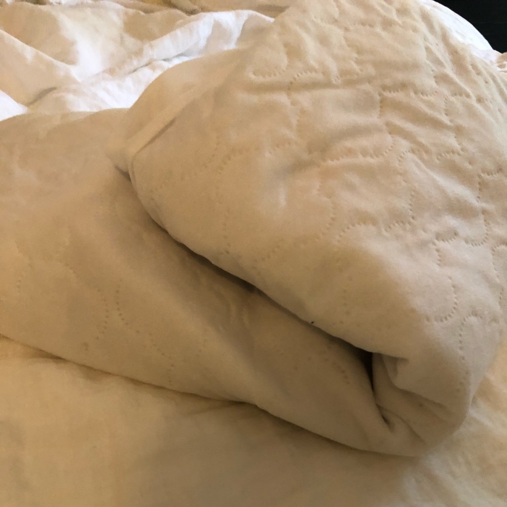 Waterproof mattress cover for crib mattress